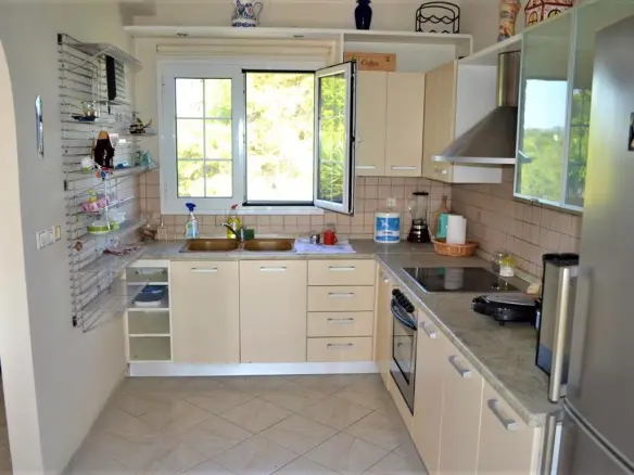 6-bedroom Detached House In Corfu, Greece (205 M²)
