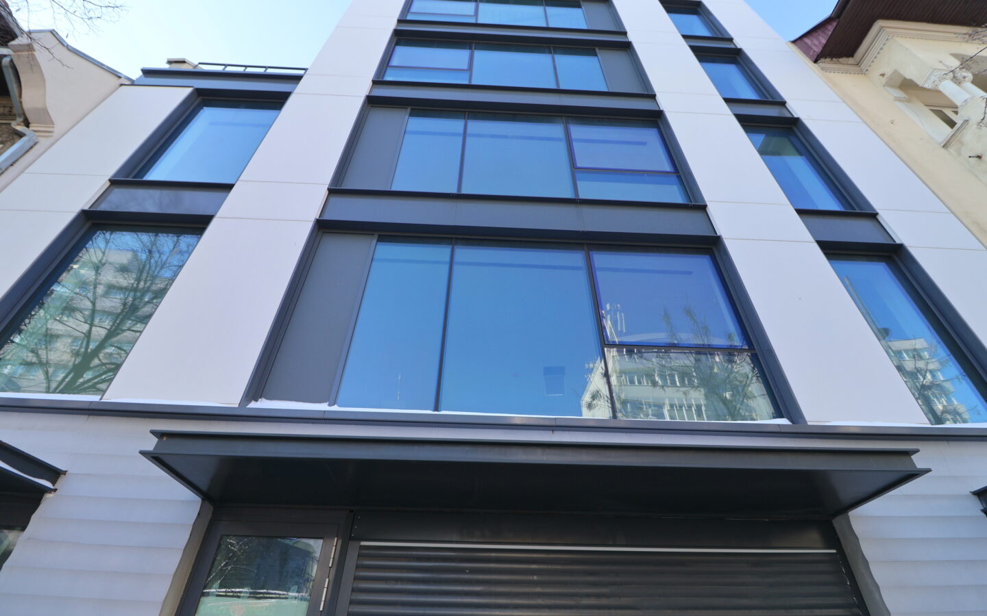 Modern Building In Dorbanți – Capitale