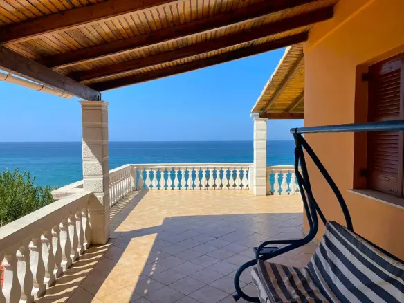 Villa 265 M² In Corfu