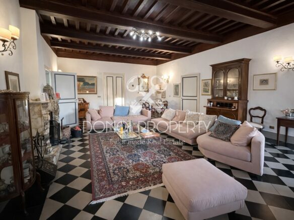 Porzione Di Villa In Stile Castello – Asciano (pisa)