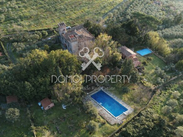 Porzione Di Villa In Stile Castello – Asciano (pisa)