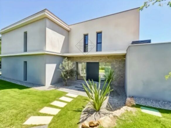 Brand-new Contemporary Villa In The Heart Of Mougins – Peaceful Setting & High-end Features