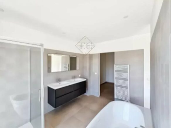 Brand-new Contemporary Villa In The Heart Of Mougins – Peaceful Setting & High-end Features