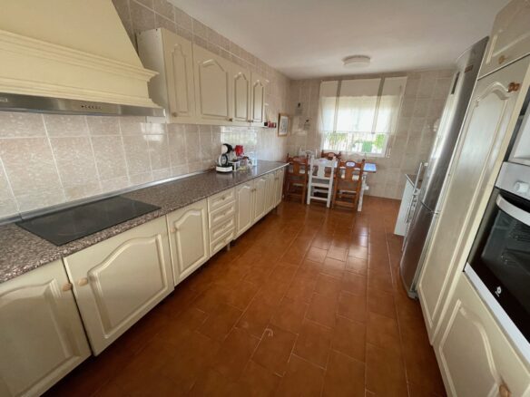 Estepona, Costa Del Sol, Sale Villa With Pool, Sea Views, Very Close To Hotel Kempinski And Playa Del El Padrón