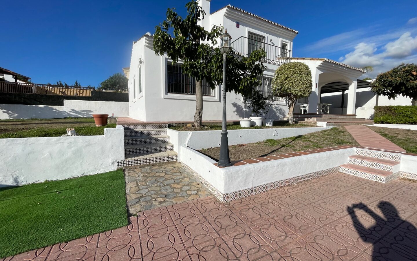 Estepona, Costa Del Sol, Sale Villa With Pool, Sea Views, Very Close To Hotel Kempinski And Playa Del El Padrón