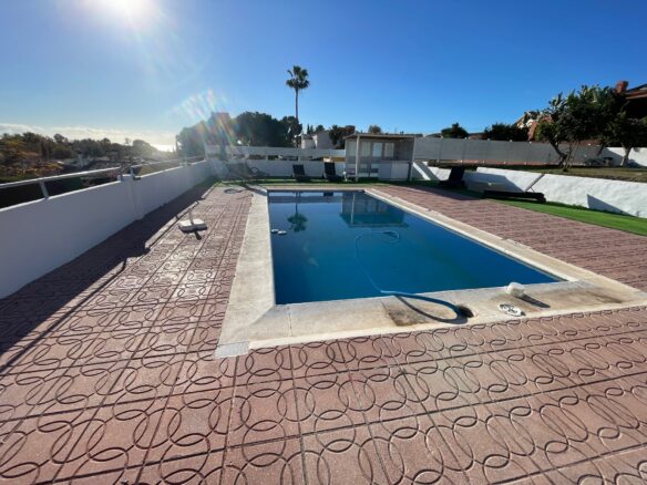 Estepona, Costa Del Sol, Sale Villa With Pool, Sea Views, Very Close To Hotel Kempinski And Playa Del El Padrón