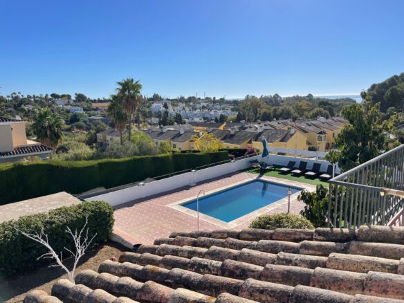 Estepona, Costa Del Sol, Sale Villa With Pool, Sea Views, Very Close To Hotel Kempinski And Playa Del El Padrón