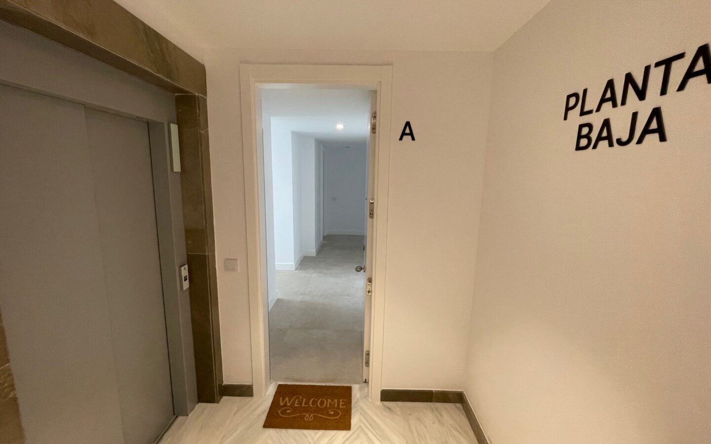 Estepona, Bajo De Lujo En Urb. Mirador De Estepona Hills. Estrenar Bajo Con Jardin Privado, 2 Garajes, 1 Gran Trastero