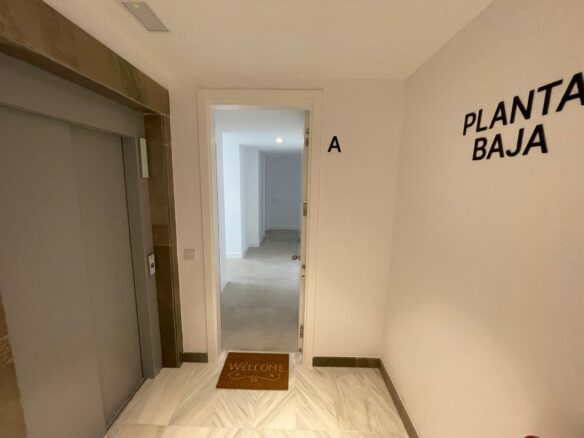 Estepona, Bajo De Lujo En Urb. Mirador De Estepona Hills. Estrenar Bajo Con Jardin Privado, 2 Garajes, 1 Gran Trastero