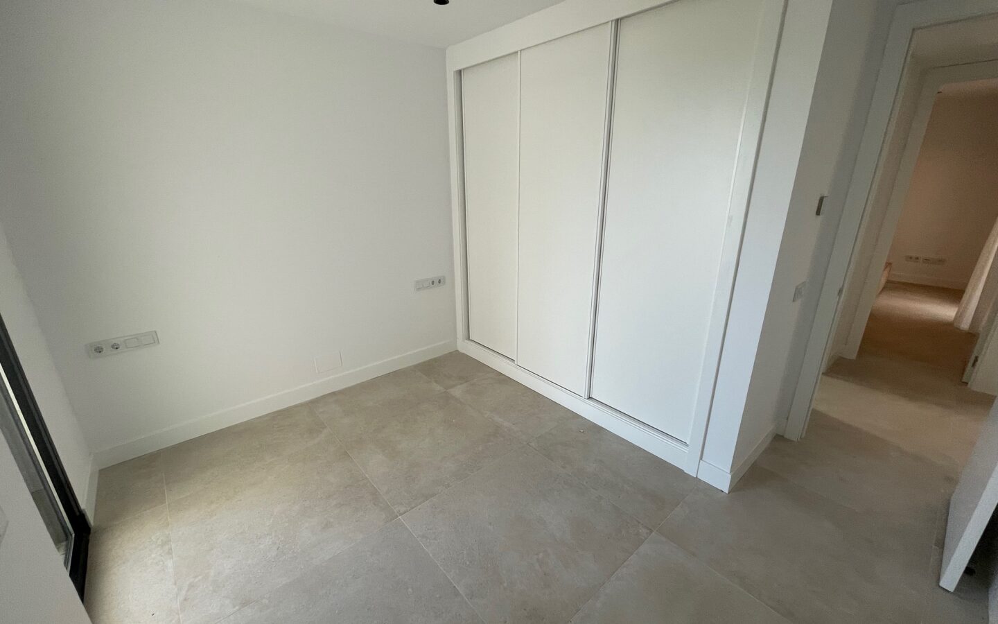 Estepona, Bajo De Lujo En Urb. Mirador De Estepona Hills. Estrenar Bajo Con Jardin Privado, 2 Garajes, 1 Gran Trastero
