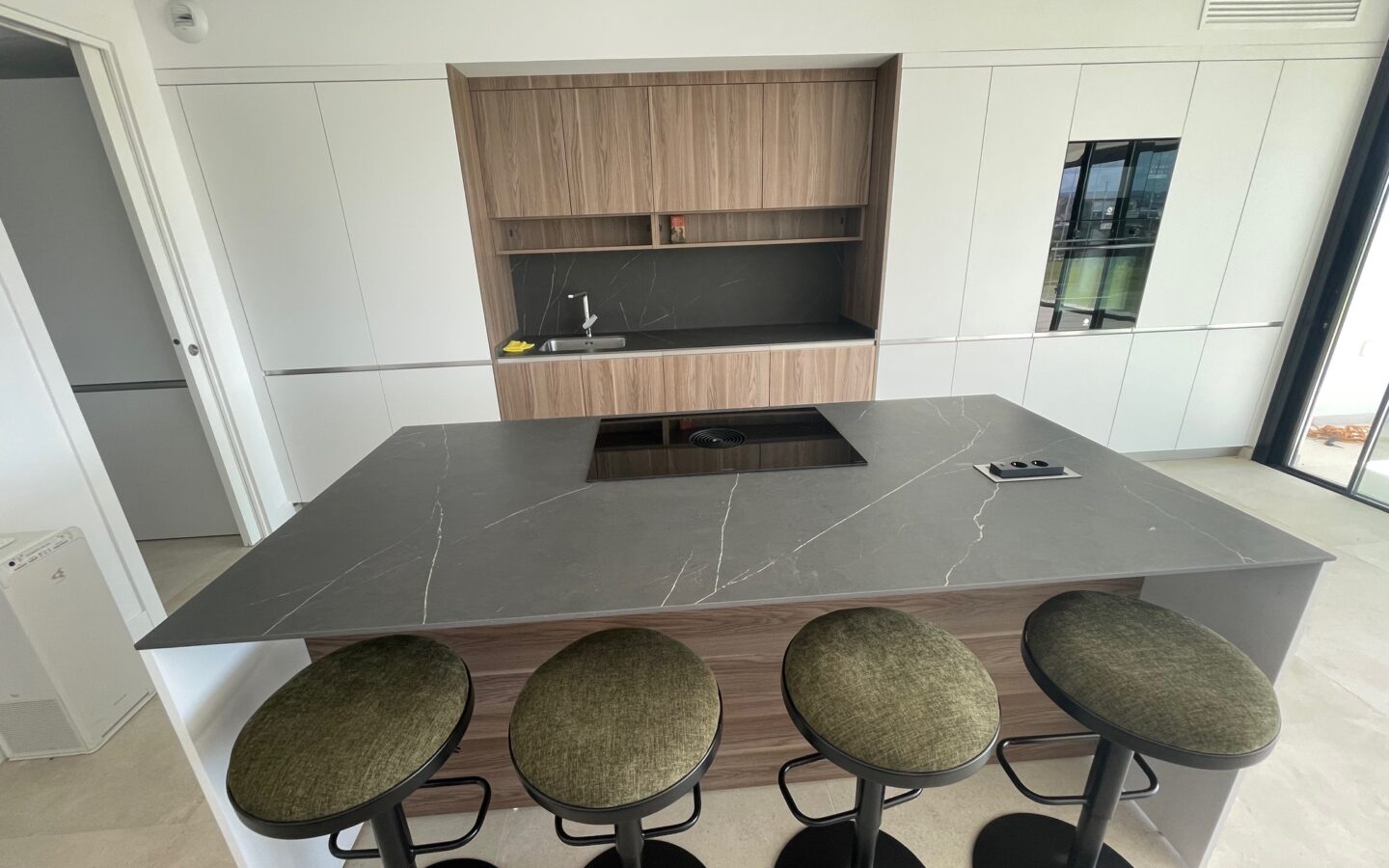 Estepona, Bajo De Lujo En Urb. Mirador De Estepona Hills. Estrenar Bajo Con Jardin Privado, 2 Garajes, 1 Gran Trastero