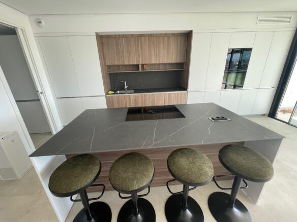 Estepona, Bajo De Lujo En Urb. Mirador De Estepona Hills. Estrenar Bajo Con Jardin Privado, 2 Garajes, 1 Gran Trastero