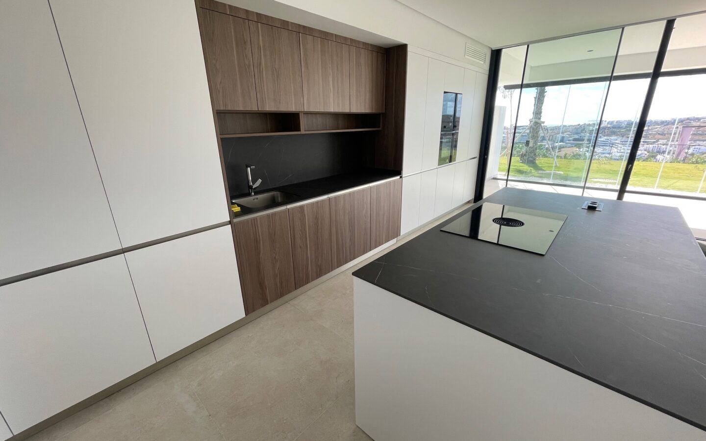 Estepona, Bajo De Lujo En Urb. Mirador De Estepona Hills. Estrenar Bajo Con Jardin Privado, 2 Garajes, 1 Gran Trastero