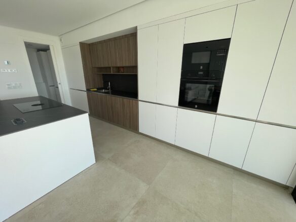 Estepona, Bajo De Lujo En Urb. Mirador De Estepona Hills. Estrenar Bajo Con Jardin Privado, 2 Garajes, 1 Gran Trastero