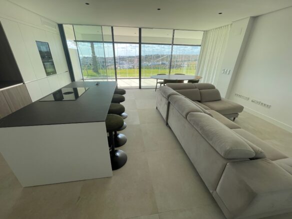 Estepona, Bajo De Lujo En Urb. Mirador De Estepona Hills. Estrenar Bajo Con Jardin Privado, 2 Garajes, 1 Gran Trastero