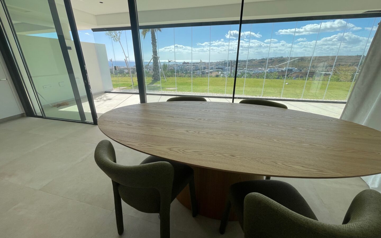 Estepona, Bajo De Lujo En Urb. Mirador De Estepona Hills. Estrenar Bajo Con Jardin Privado, 2 Garajes, 1 Gran Trastero