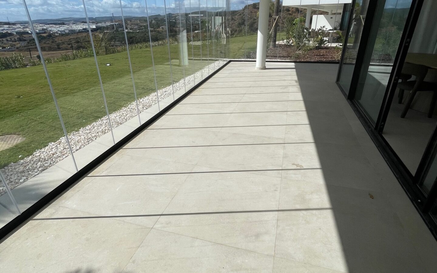 Estepona, Bajo De Lujo En Urb. Mirador De Estepona Hills. Estrenar Bajo Con Jardin Privado, 2 Garajes, 1 Gran Trastero