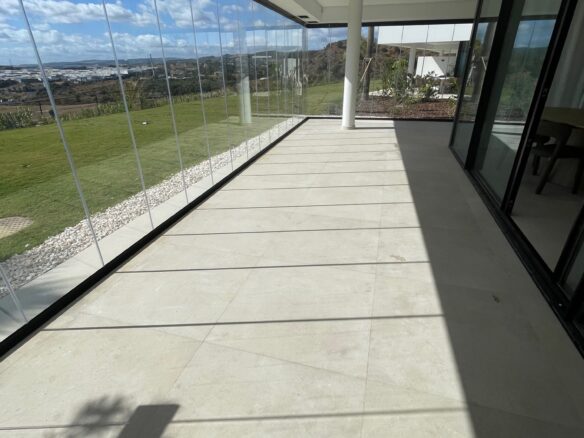 Estepona, Bajo De Lujo En Urb. Mirador De Estepona Hills. Estrenar Bajo Con Jardin Privado, 2 Garajes, 1 Gran Trastero