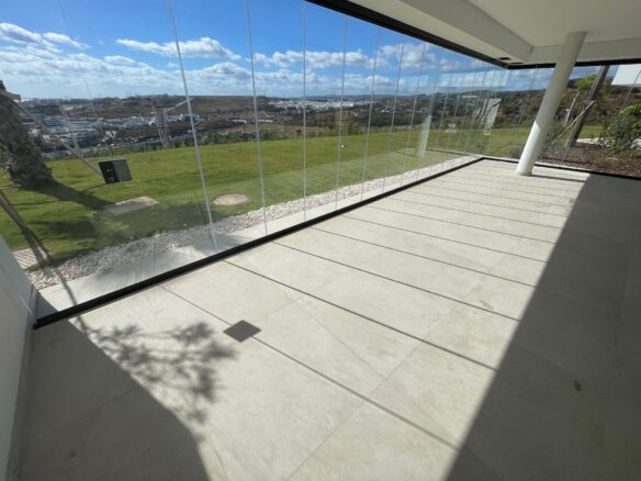 Estepona, Bajo De Lujo En Urb. Mirador De Estepona Hills. Estrenar Bajo Con Jardin Privado, 2 Garajes, 1 Gran Trastero