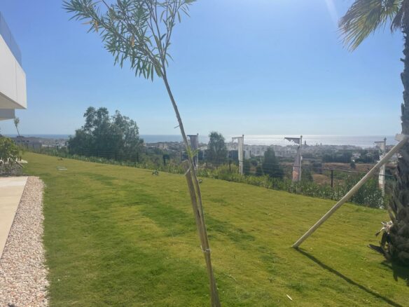 Estepona, Bajo De Lujo En Urb. Mirador De Estepona Hills. Estrenar Bajo Con Jardin Privado, 2 Garajes, 1 Gran Trastero