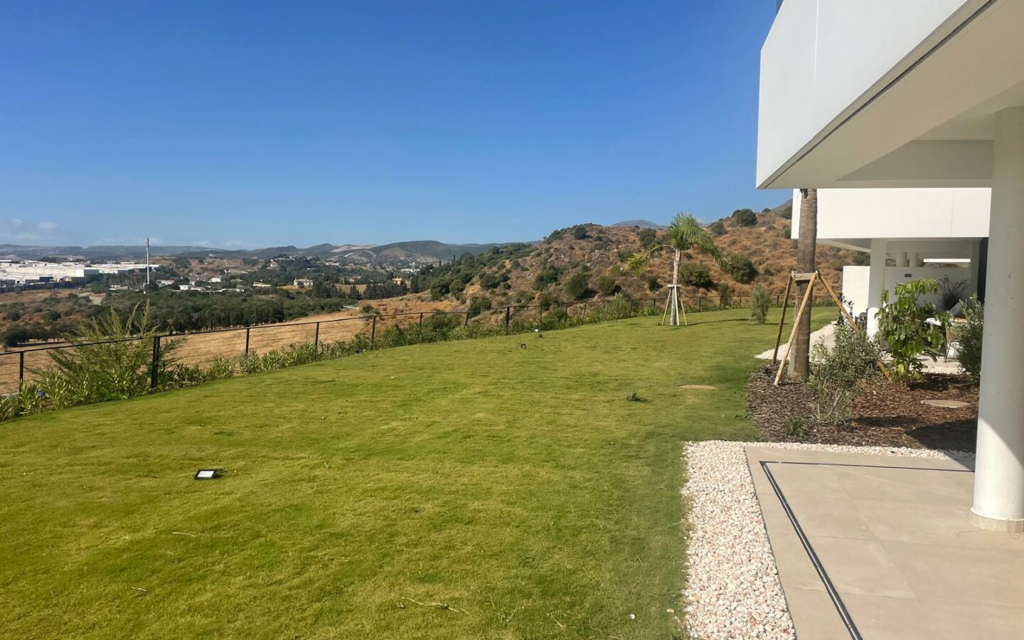 Estepona, Bajo De Lujo En Urb. Mirador De Estepona Hills. Estrenar Bajo Con Jardin Privado, 2 Garajes, 1 Gran Trastero