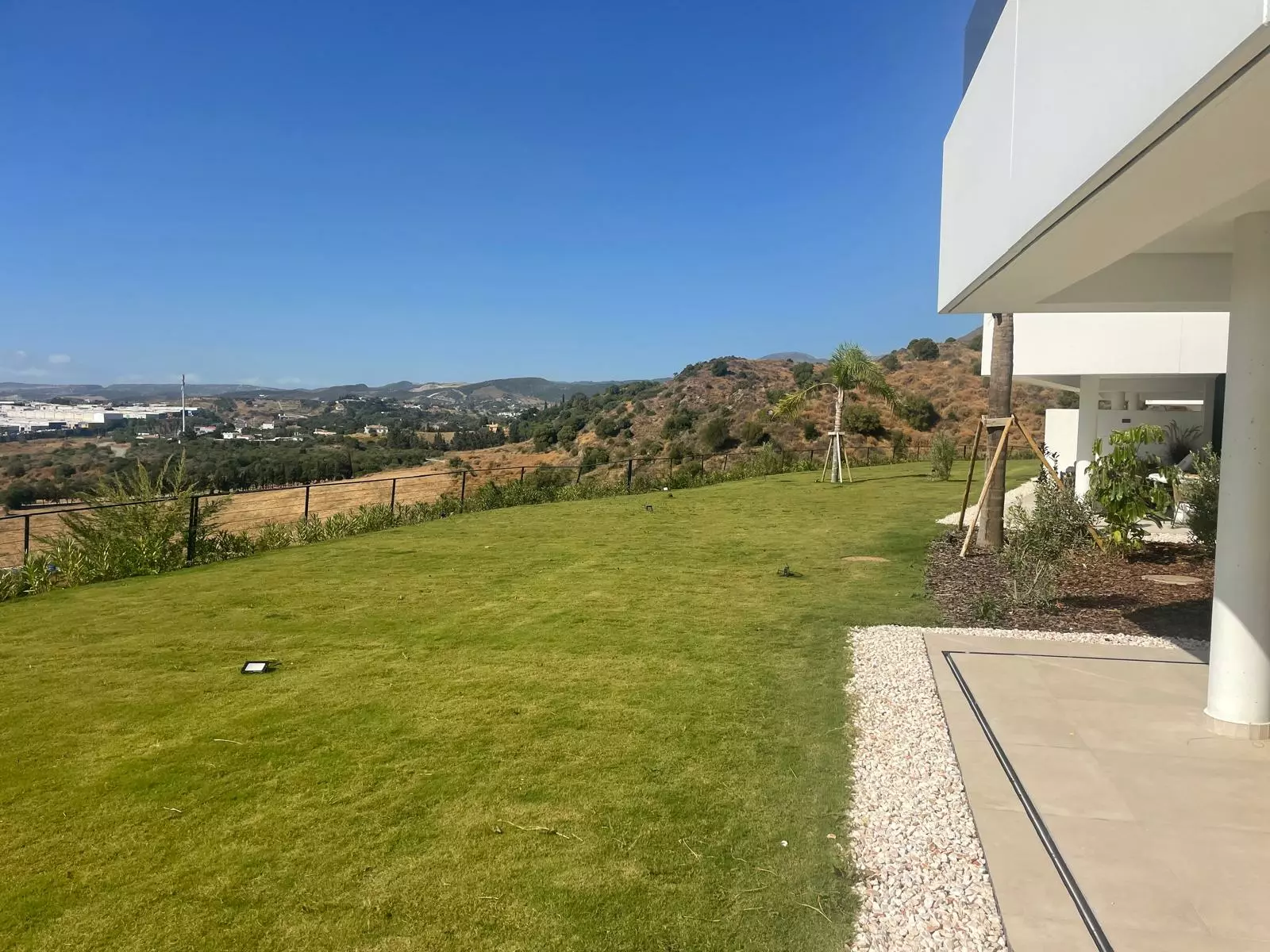 exteriores bajo, zona jardin privado (2)