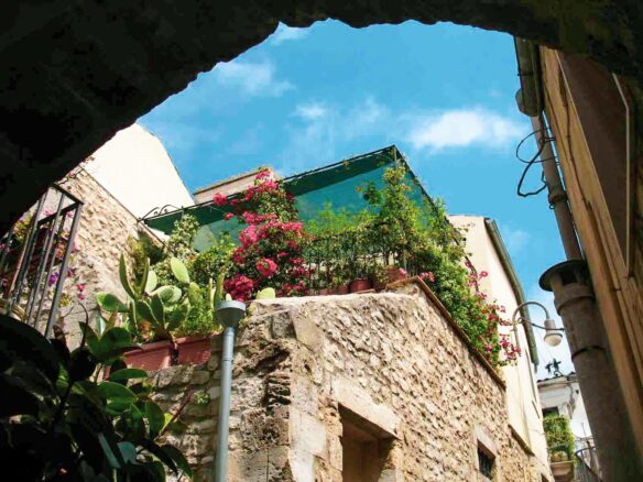 Ragusa, Modica: Immersed In The Disconcerting Glow Of The Modican Baroque, A Few Steps From The Main Street And Hidden A