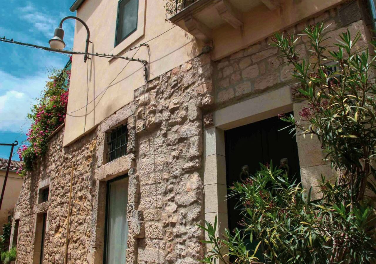 Ragusa, Modica: Immersed In The Disconcerting Glow Of The Modican Baroque, A Few Steps From The Main Street And Hidden A
