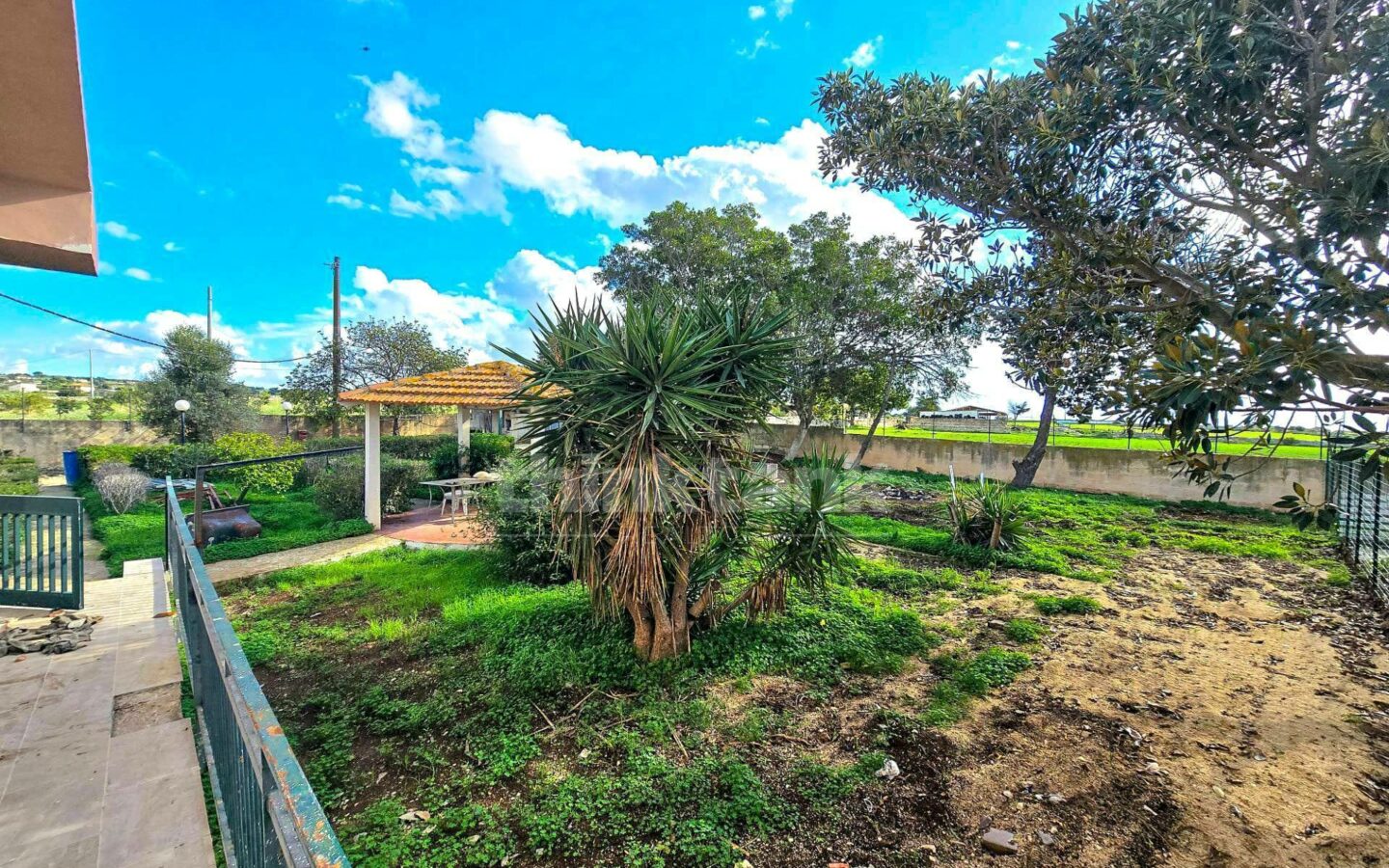 We Offer A Villa Located In A Strategic Position Between Marina Di Ragusa And Ragusa, Perfect For Those Who Wan