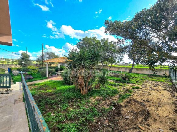 We Offer A Villa Located In A Strategic Position Between Marina Di Ragusa And Ragusa, Perfect For Those Who Wan