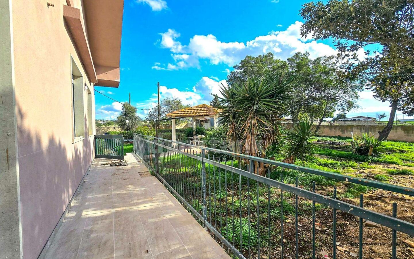 We Offer A Villa Located In A Strategic Position Between Marina Di Ragusa And Ragusa, Perfect For Those Who Wan