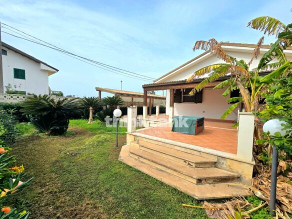 Villa In Ispica – 200 Meters From The Sea, With Garden And Panoramic Terrace