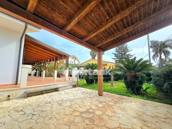 Villa In Ispica – 200 Meters From The Sea, With Garden And Panoramic Terrace