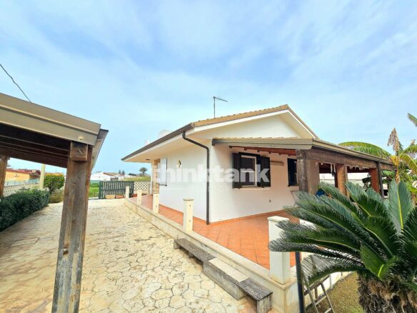 Villa In Ispica – 200 Meters From The Sea, With Garden And Panoramic Terrace