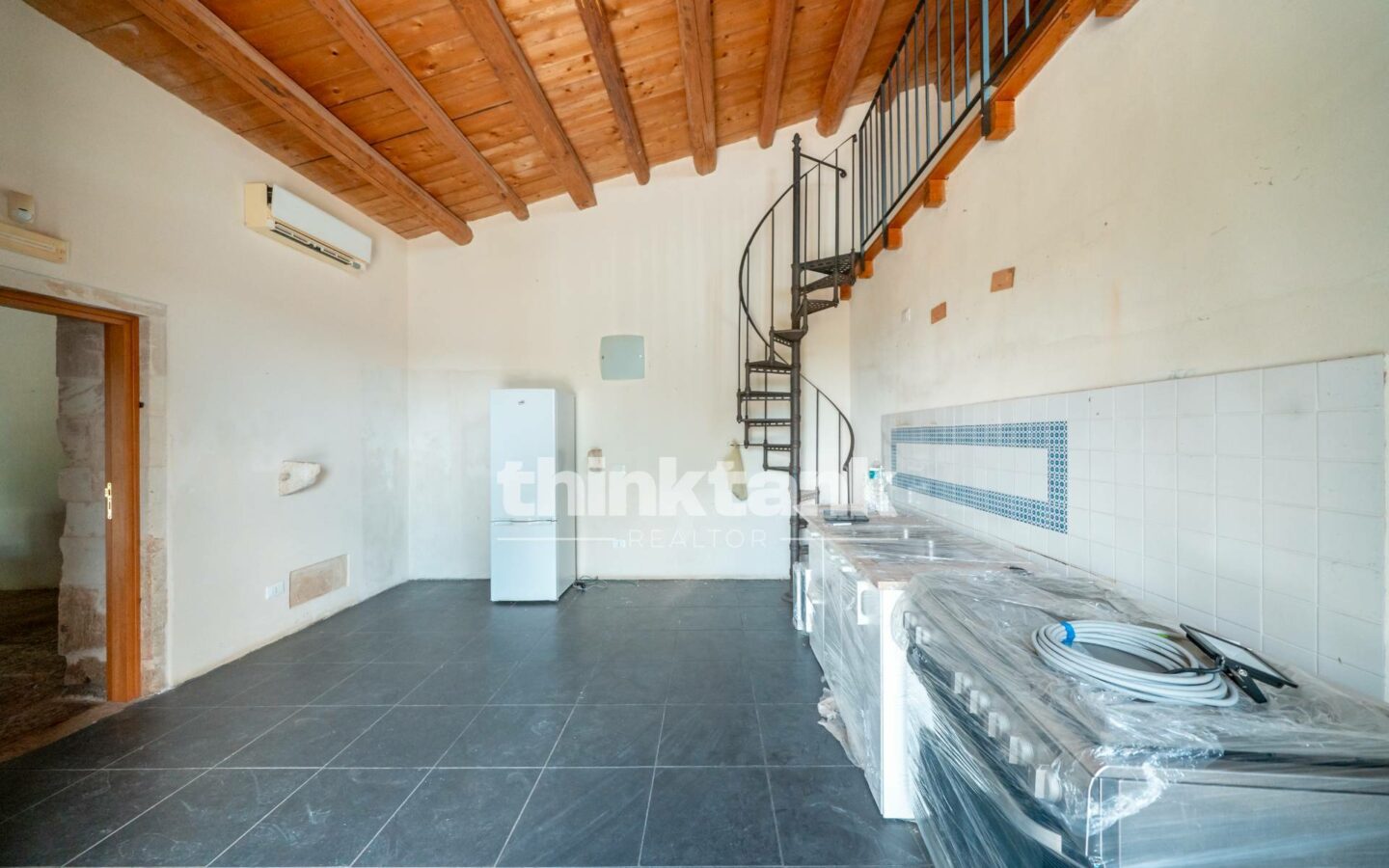 Renovated Accommodation Facility With Swimming Pool And Green Facilities