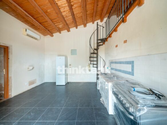 Renovated Accommodation Facility With Swimming Pool And Green Facilities