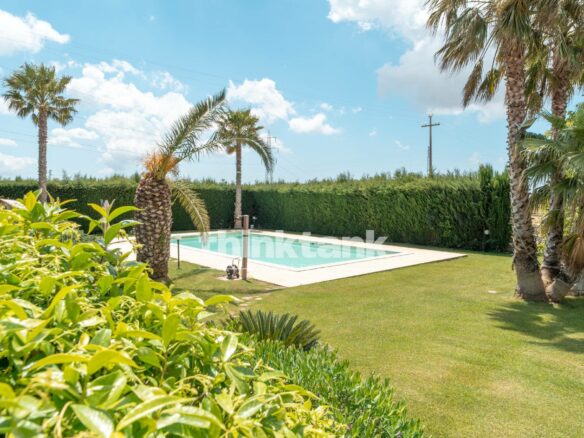 Renovated Accommodation Facility With Swimming Pool And Green Facilities
