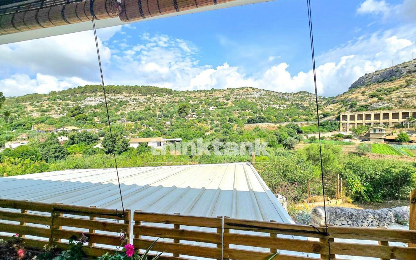 Villa In Modica Bassa With A Natural Cave And 1,600 Sq M Of Land.