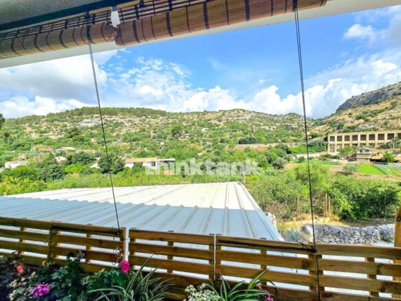 Villa In Modica Bassa With A Natural Cave And 1,600 Sq M Of Land.