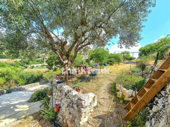 Villa In Modica Bassa With A Natural Cave And 1,600 Sq M Of Land.