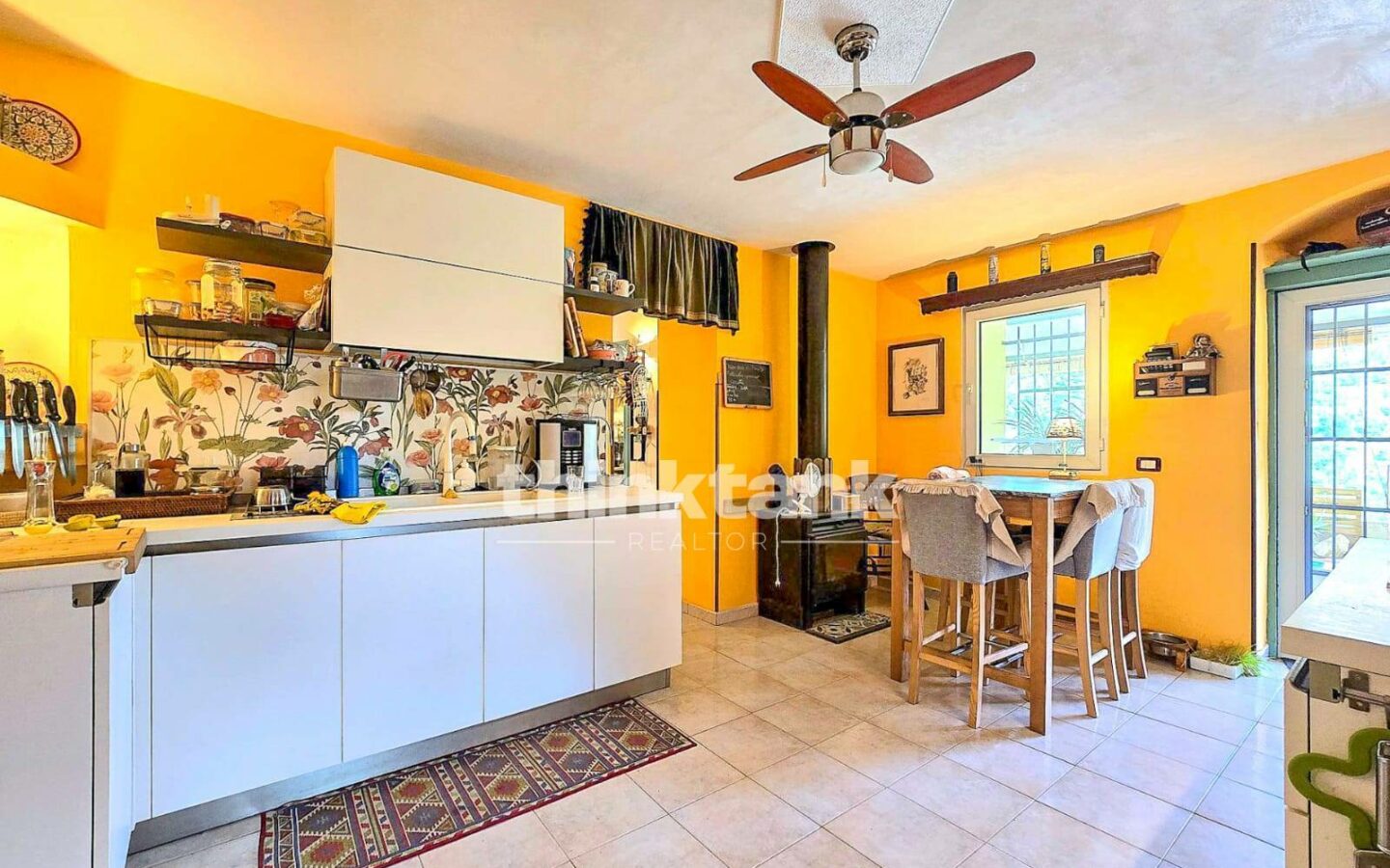 Villa In Modica Bassa With A Natural Cave And 1,600 Sq M Of Land.