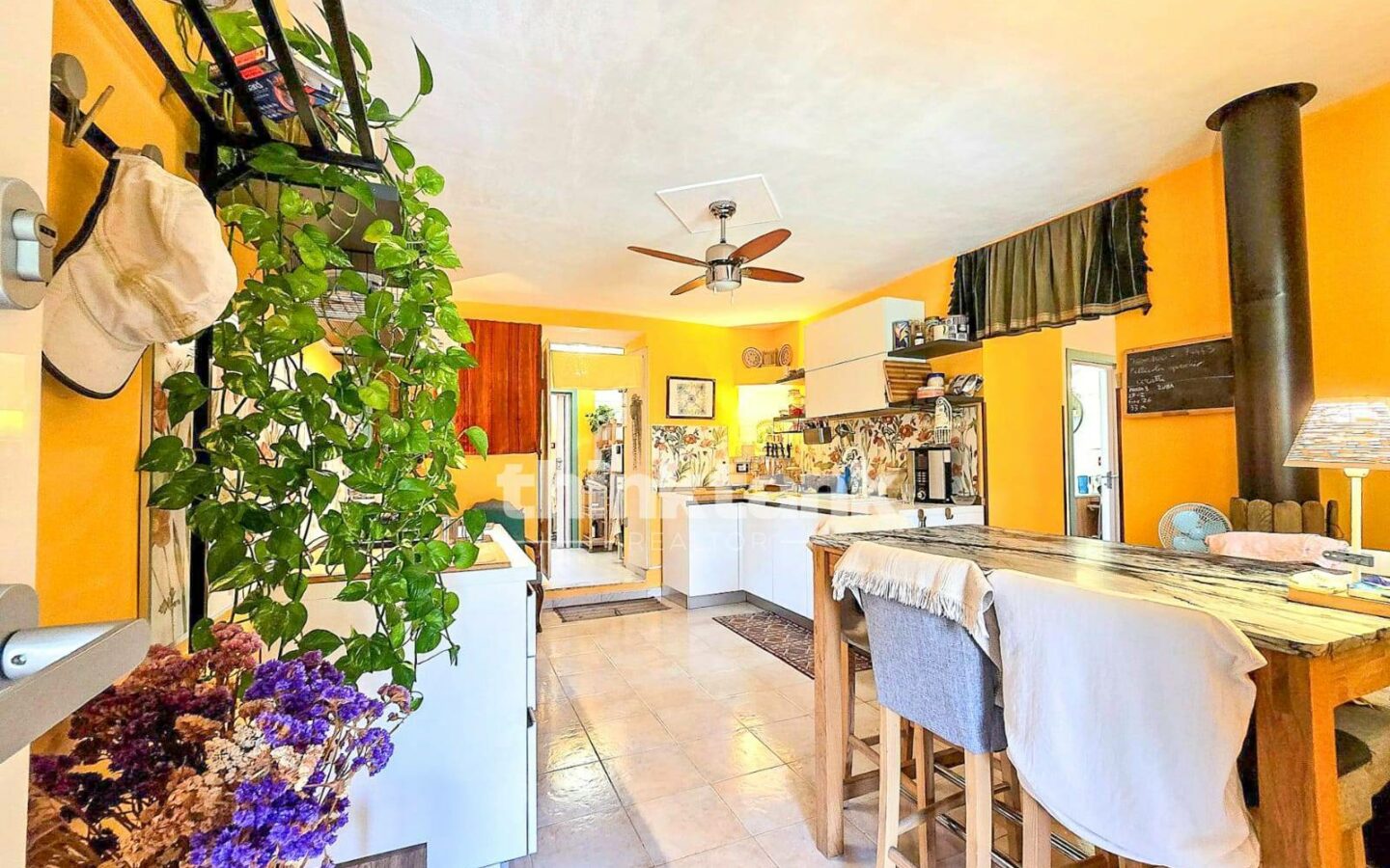 Villa In Modica Bassa With A Natural Cave And 1,600 Sq M Of Land.