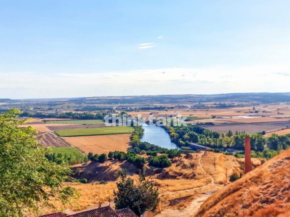 Large Single-family Home In Toro, Zamora – Unique Opportunity For Tourism And Residential Investment