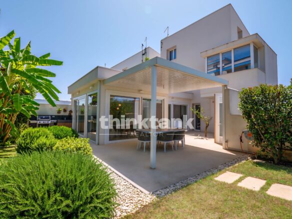 Newly Built Semi-detached Villa In Marina Di Ragusa, 800 Meters From The Sea.