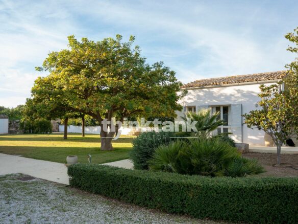 Prestigious Villa In The Modica Countryside, 10 Minutes From Pozzallo