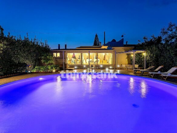 Villa In Santa Maria Del Focallo (ispica) With Pool, A Short Walk From The Sea
