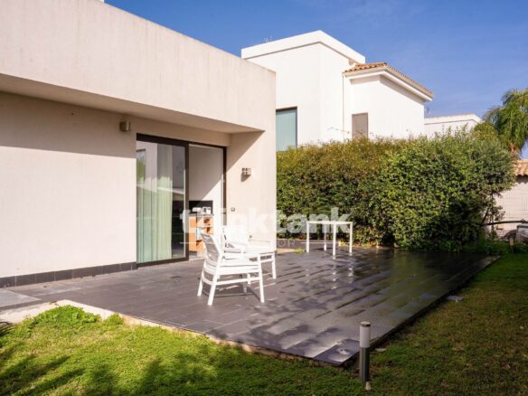 Luxury Villa With Pool In Syracuse – Contrada Isola.