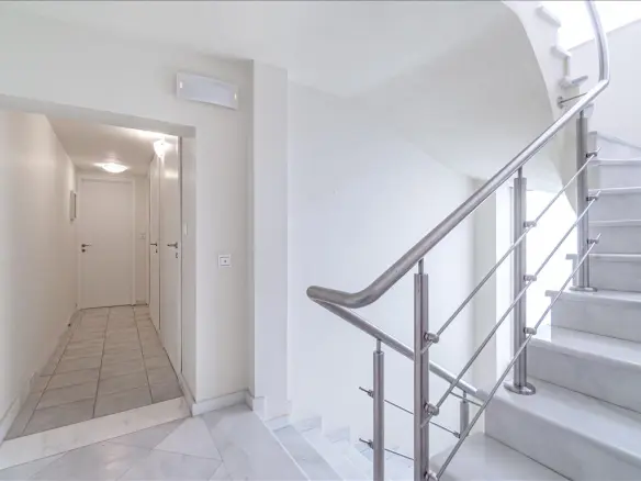 Building In Glyfada, Greece (1.000 M²)