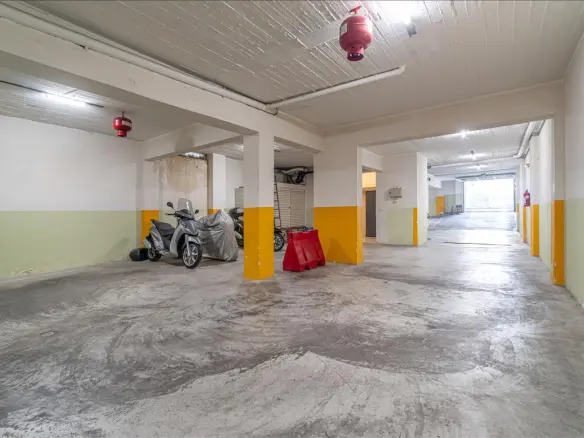 Building In Glyfada, Greece (1.000 M²)