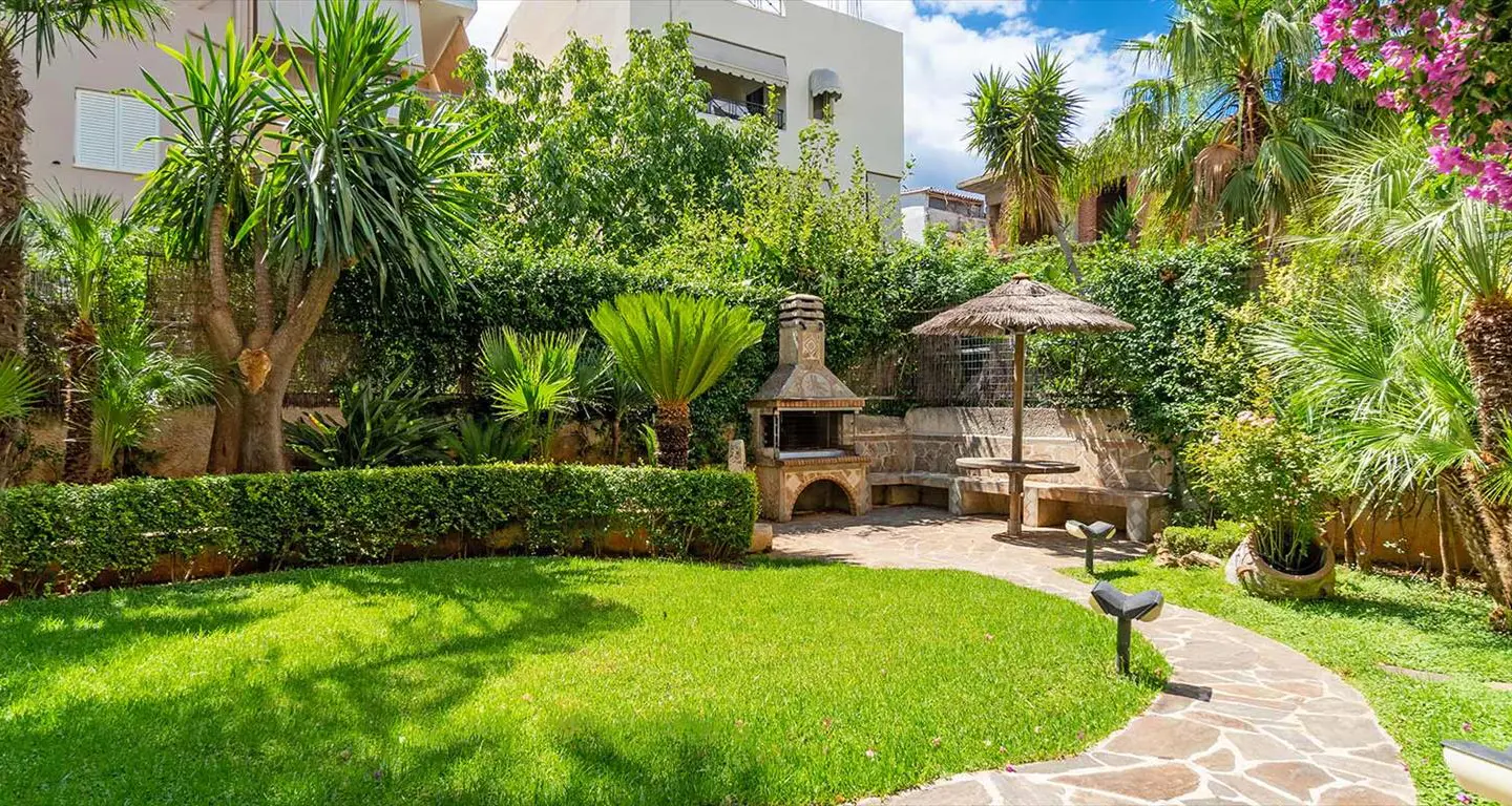 Building In Glyfada, Greece (1.000 M²)